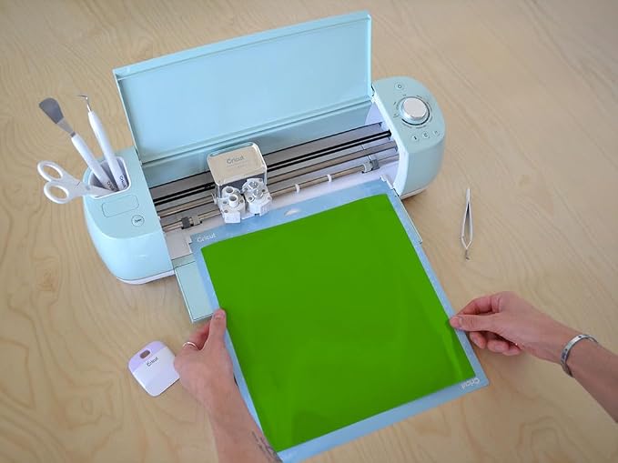 3M 7125 Scotchcal Thick Graphic Cast Film in Apple Green 196-12" x 10ft - Image 3