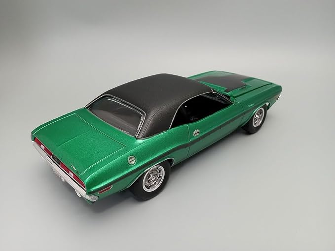 AMT 1970 Dodge Challenger USPS 1:25 Scale Model Kit - Image 9