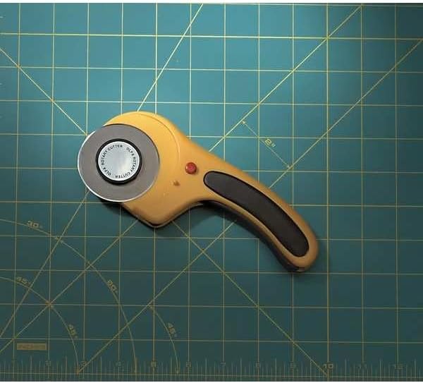OLFA 45mm Ergonomic Rotary Cutter - Image 2