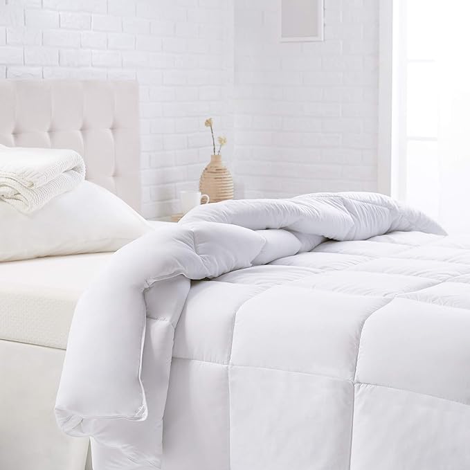Amazon Basics White Down Alternative Comforter and Duvet Insert by AmazonBasics