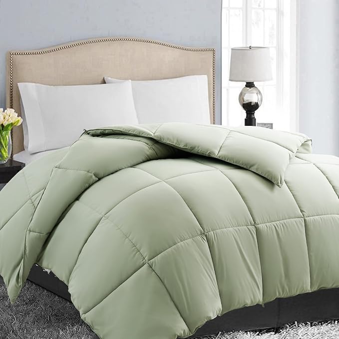 EASELAND King Size Down Alternative Comforter by EASELAND