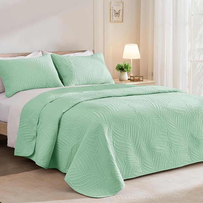 Exclusivo Mezcla California King Quilt Bedding Set, Lightweight Sage Green - Image 2