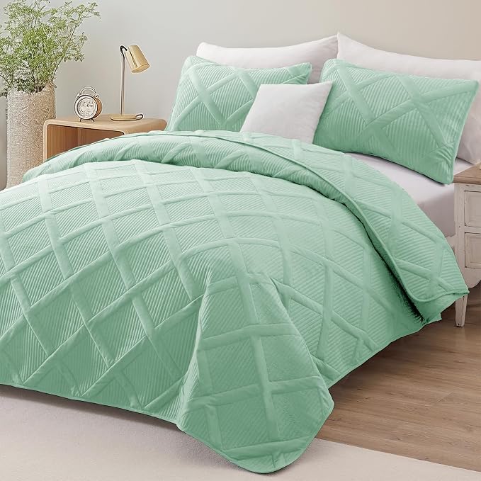 Exclusivo Mezcla King Quilt Set- Light Green Quilts Bedding Set - Image 2