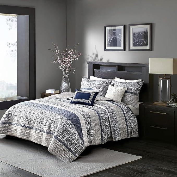 Madison Park Queen Quilt Set Lustrous Jacquard & Glitter Accent Coverlet Set - Image 4