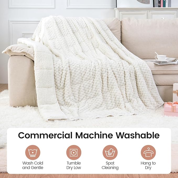Super Fuzzy Soft Fleece Sherpa Weighted Blanket 20 lbs - Image 6
