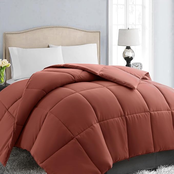 EASELAND Twin Size Down Alternative Comforter by EASELAND