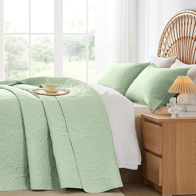 WURUIBO Light Green Quilt Set King/Cal King Size, Embossing Microfiber - Image 3