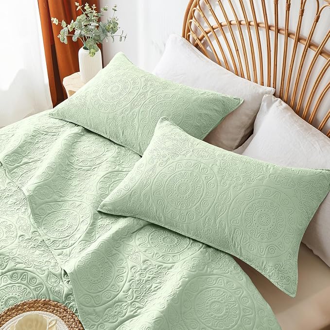 WURUIBO Light Green Quilt Set King/Cal King Size, Embossing Microfiber - Image 4