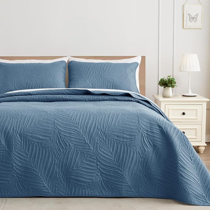 Exclusivo Mezcla California King Quilt Bedding Set, Lightweight Bluish Grey by ExclusivoMezcla