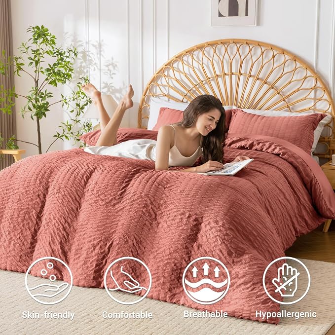 HYMOKEGE Coral Red Duvet Cover King Size, Ultra Soft 3-Piece Seersucker Duvet - Image 2