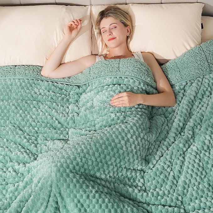 Super Fuzzy Soft Fleece Sherpa Weighted Blanket 15 lbs - Image 9