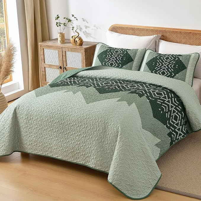 Dintszyayue Green Quilt Set Queen Size, 3 Piece Boho Aztec Texture Bedspread - Image 3