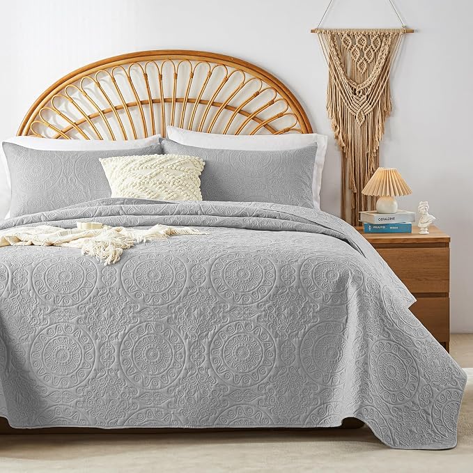 WURUIBO Light Gray Quilt Set Twin Size, Embossing Microfiber Bedspreads by WURUIBO