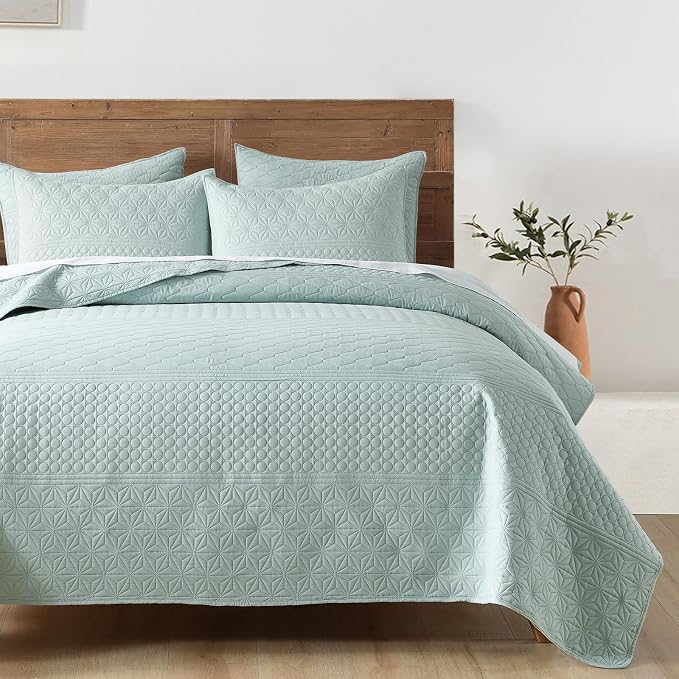 HORIMOTE HOME Sprout Green King Size Quilt Set by HORIMOTEHOME