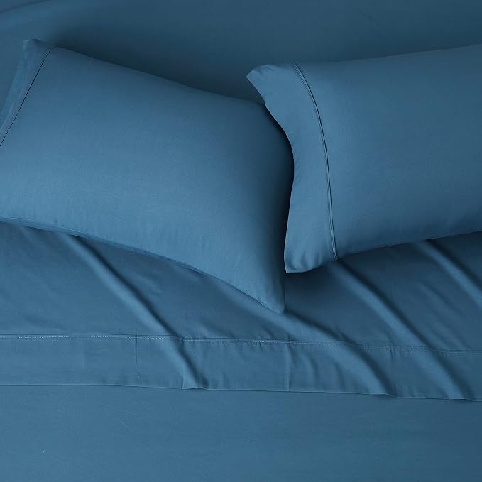 Amazon Basics Lightweight Breathable Ultra-Soft Brushed Microfiber 4-Piece Bed - Image 3