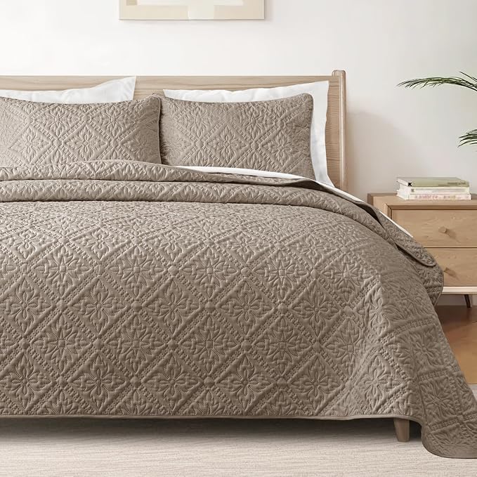 Exclusivo Mezcla King Quilt Bedding Set, Lightweight Soft Bedspreads Coverlets by ExclusivoMezcla