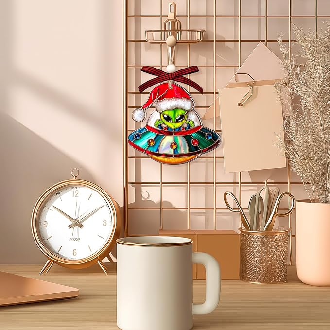 Alien Ornament 2025 - Image 7
