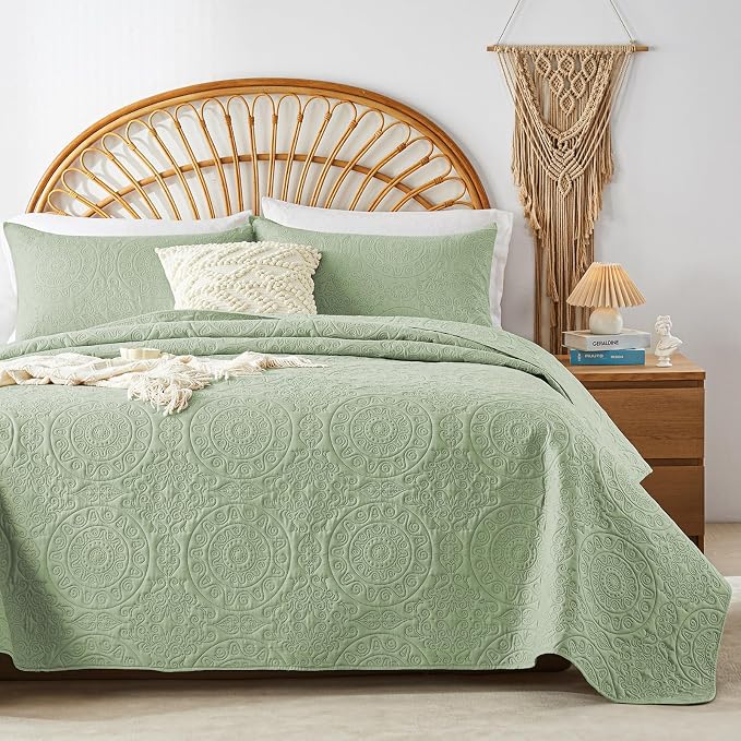WURUIBO Sage Green Quilt Set Queen Size, Embossing Microfiber Full Bedspreads by WURUIBO