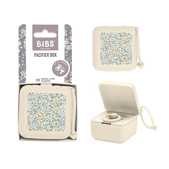 Bibs Liberty pacifier case with loop, for storing and transporting dummies, offers space for three pacifiers, 100% BPA-free material. Made in Denmark, Onesize, Eloise Ivory