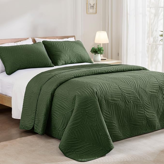 Exclusivo Mezcla California King Quilt Bedding Set, Lightweight Olive Green - Image 2