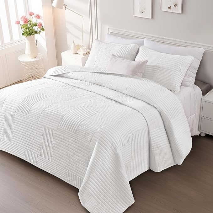 Whale Flotilla Ultra Soft King Quilt Bedding Set, Lightweight Microfiber White - Image 8