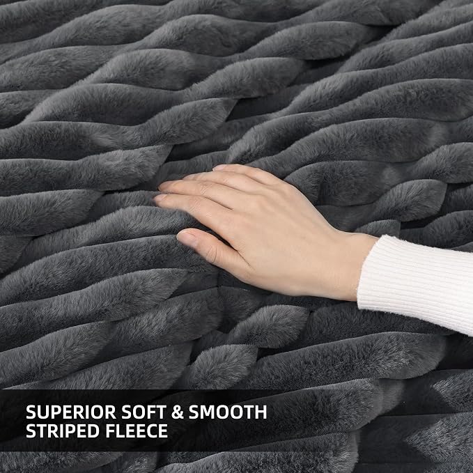 Smoofy Fluffy King Size Comforter Set 3 Pieces - Image 5