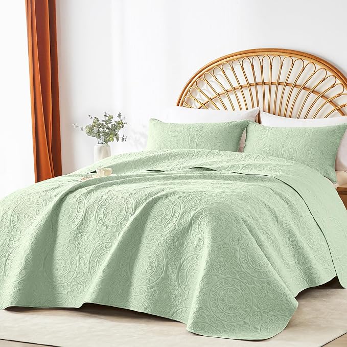WURUIBO Light Green Quilt Set Queen Size, Embossing Microfiber Full Bedspreads - Image 2