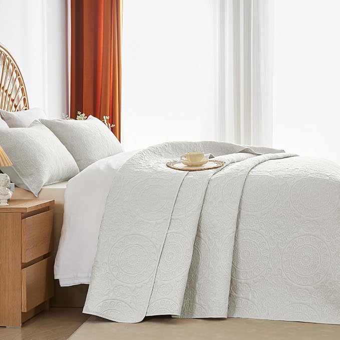 WURUIBO Cream Quilt Set King/Cal King Size, Embossing Microfiber Bedspreads - Image 2