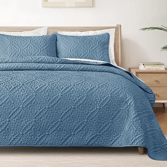Exclusivo Mezcla King Quilt Bedding Set, Lightweight Soft Bedspreads Coverlets by ExclusivoMezcla