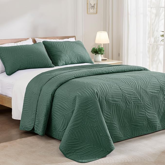 Exclusivo Mezcla California King Quilt Bedding Set, Lightweight Green Quilts - Image 2