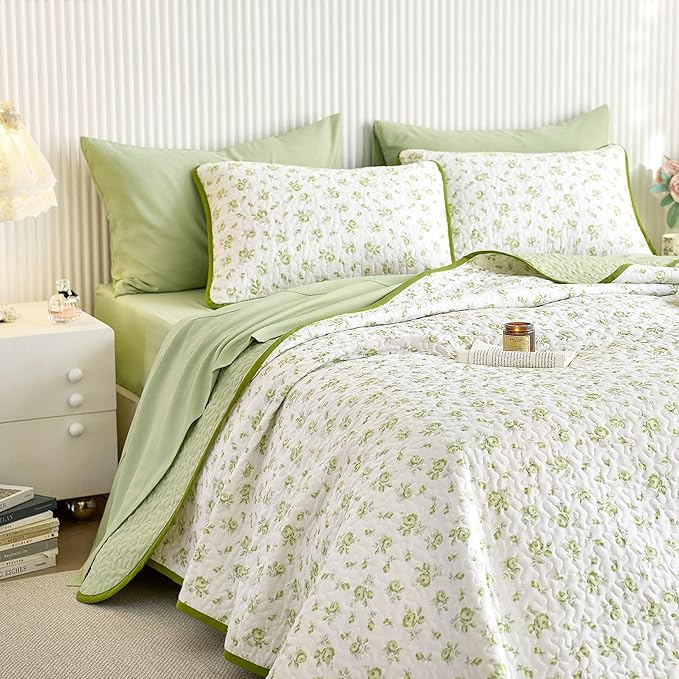 Wake In Cloud - Floral Quilt Set, Coquette Cottagecore Shabby Chic Flower by WakeInCloud