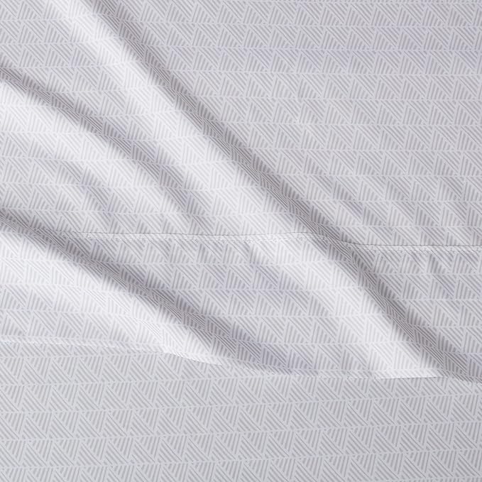 Amazon Basics Lightweight Breathable Super Soft Microfiber 4-Piece Bed Sheet Set - Image 4