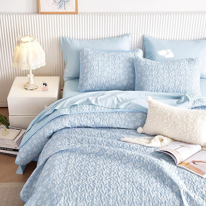 Wake In Cloud - Floral Quilt Set, Coquette Cottagecore Shabby Chic Flower by WakeInCloud