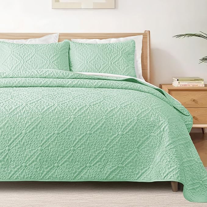 Exclusivo Mezcla King Quilt Bedding Set, Lightweight Soft Bedspreads Coverlets by ExclusivoMezcla