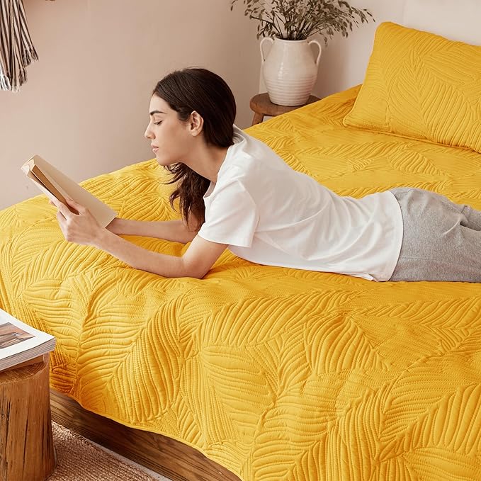 Exclusivo Mezcla California King Quilt Bedding Set, Lightweight Yellow Quilts - Image 4