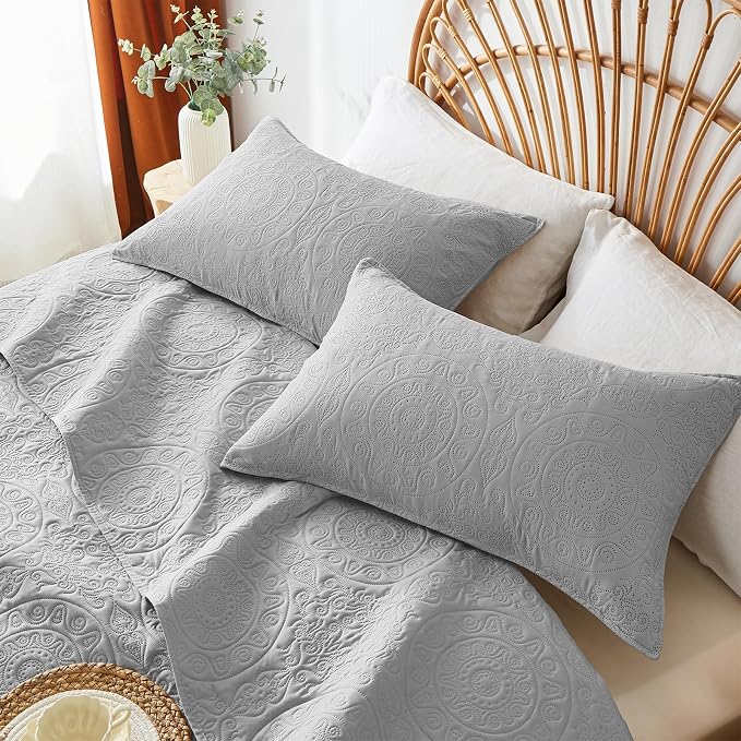 WURUIBO Light Gray Quilt Set King/Cal King Size, Embossing Microfiber Bedspreads - Image 7