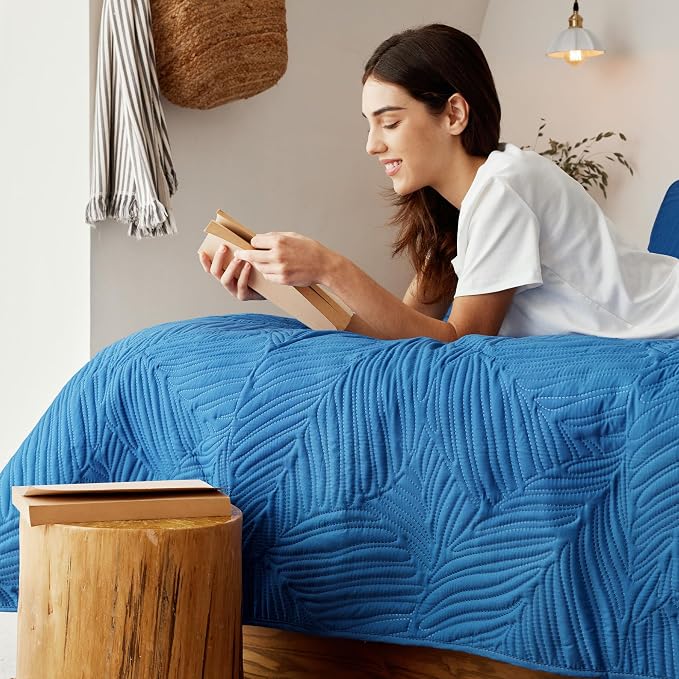 Exclusivo Mezcla Queen Quilt Bedding Set, Lightweight Royal Blue Quilts Queen - Image 4
