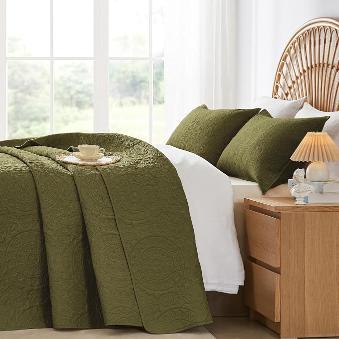 WURUIBO Olive Green Quilt Set King/Cal King Size, Embossing Microfiber - Image 3