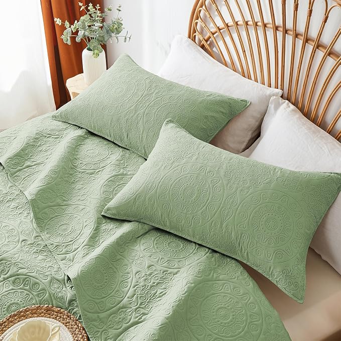 WURUIBO Sage Green Quilt Set Queen Size, Embossing Microfiber Full Bedspreads - Image 3