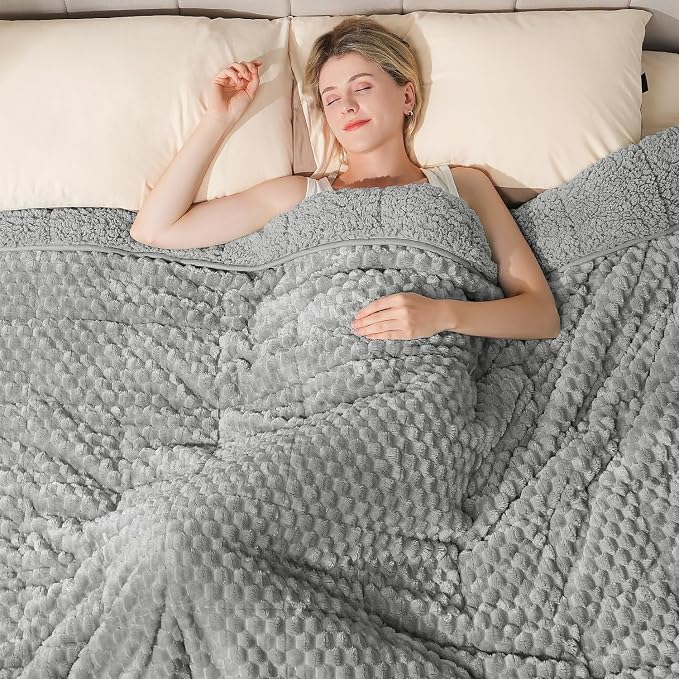 Super Fuzzy Soft Fleece Sherpa Weighted Blanket 15 lbs - Image 9