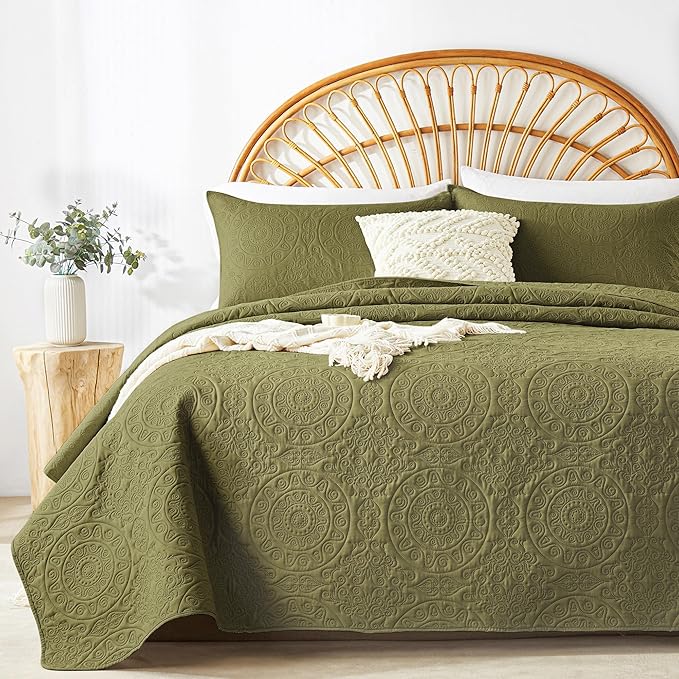 WURUIBO Olive Green Quilt Set Queen Size, Embossing Microfiber Full Bedspreads by WURUIBO