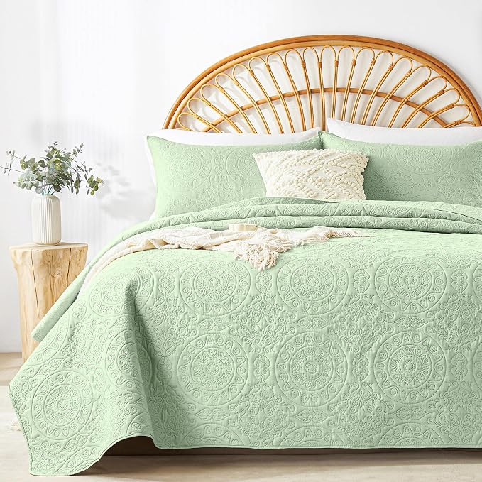 WURUIBO Light Green Quilt Set King/Cal King Size, Embossing Microfiber by WURUIBO