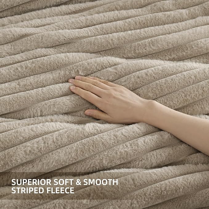 Smoofy Fluffy King Size Comforter Set 3 Pieces - Image 5
