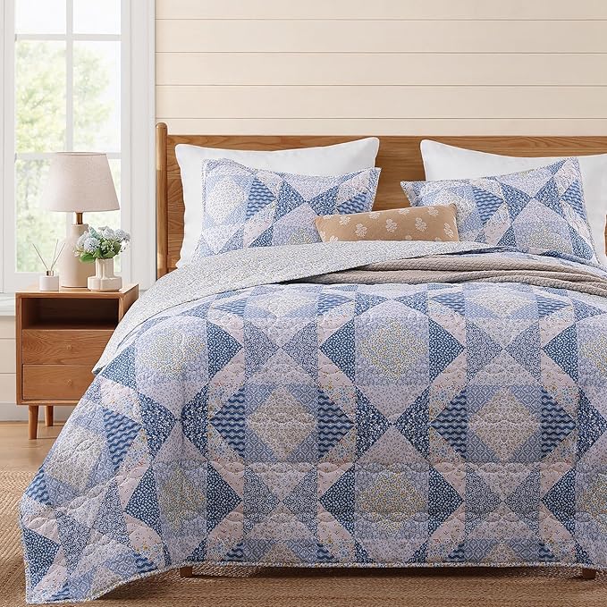 BLOOMHAVEN Quilt Set Twin Size, Patchwork Blue Marigold Floral Quilt Sets by BLOOMHAVEN
