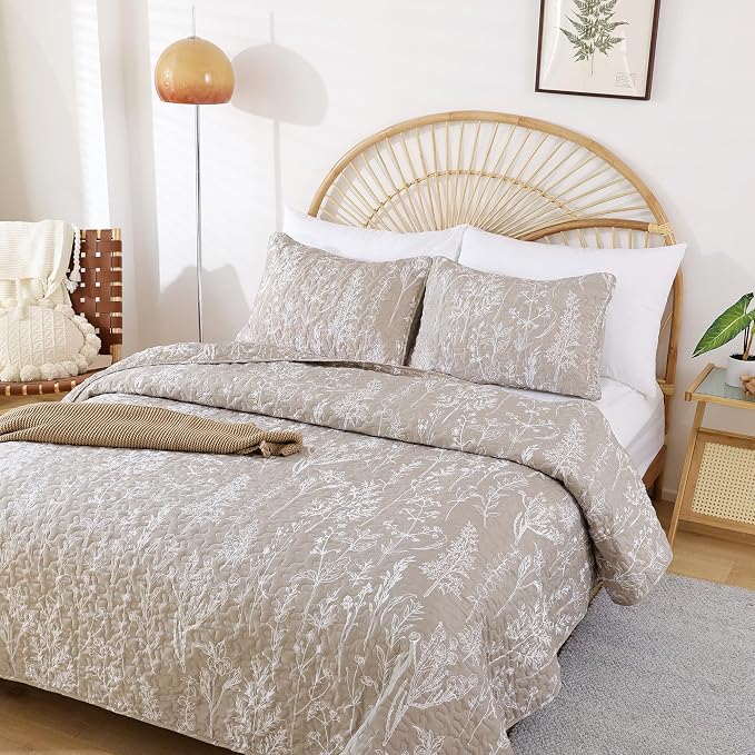 JANZAA Quilts Queen Size Oatmeal Bed Spread by JANZAA