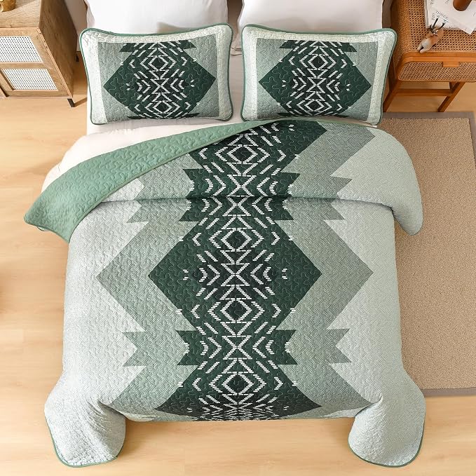 Dintszyayue Green Boho Quilt Set King Size, 3 Piece Aztec Texture Bedspread - Image 2